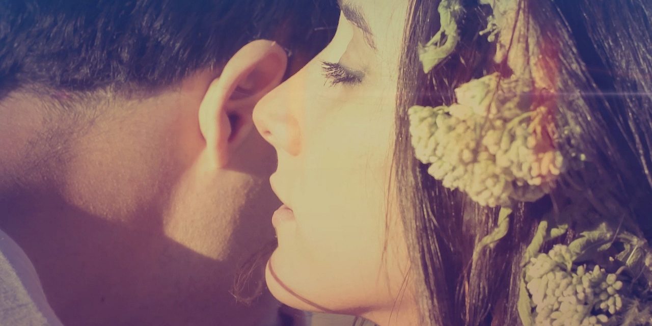 El Arte de la Escucha Activa en las Relaciones Conscientes: Fortaleciendo los Vínculos Profundos