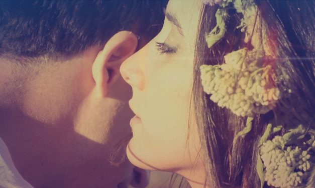 El Arte de la Escucha Activa en las Relaciones Conscientes: Fortaleciendo los Vínculos Profundos
