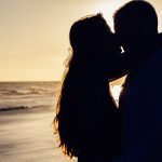 Por Qué Atraes Parejas No Conscientes (y Cómo Romper el Patrón)